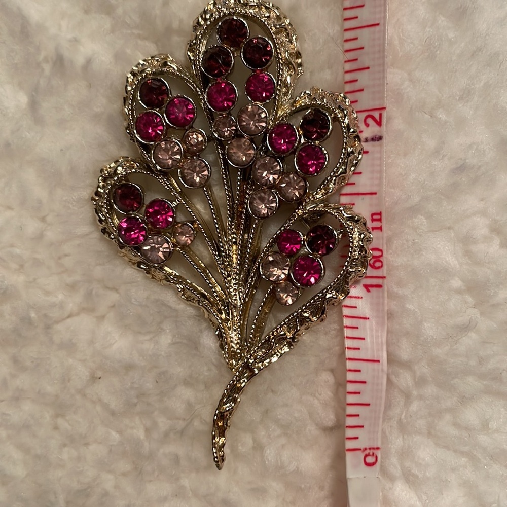 NWOT Beautiful Vintage Pin!! Pink, and purple colors. - Picture 4 of 5